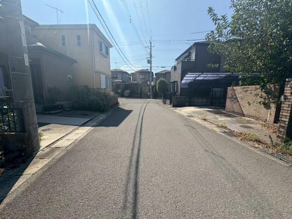 岩出市中島の中古一戸建て(前面道路含む現地写真)