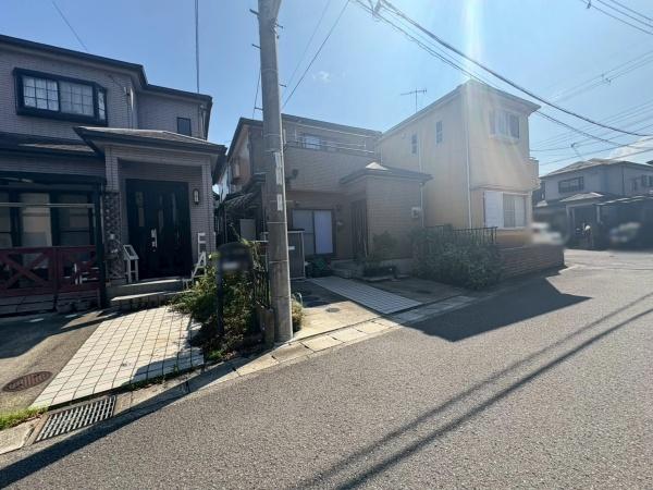 岩出市中島の中古一戸建て(前面道路含む現地写真)