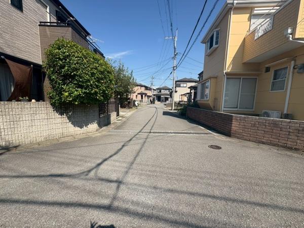 岩出市中島の中古一戸建て(前面道路含む現地写真)