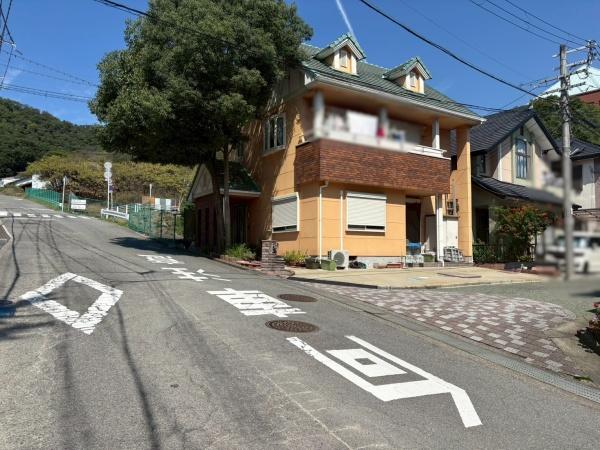 和歌山市善明寺の中古一戸建て(前面道路含む現地写真)