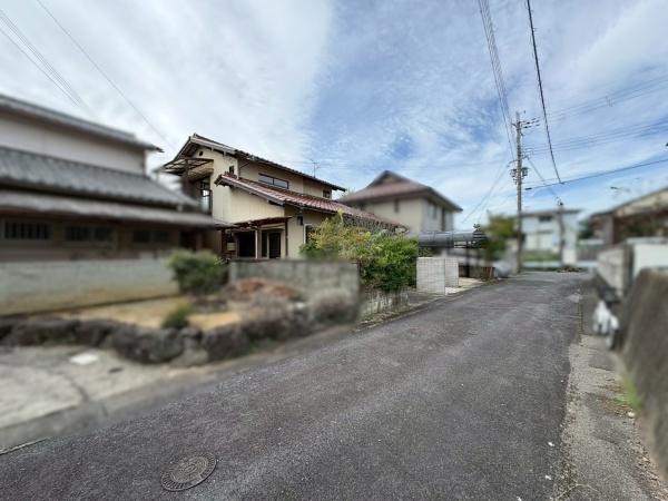 橋本市隅田町下兵庫の中古一戸建て(前面道路含む現地写真)