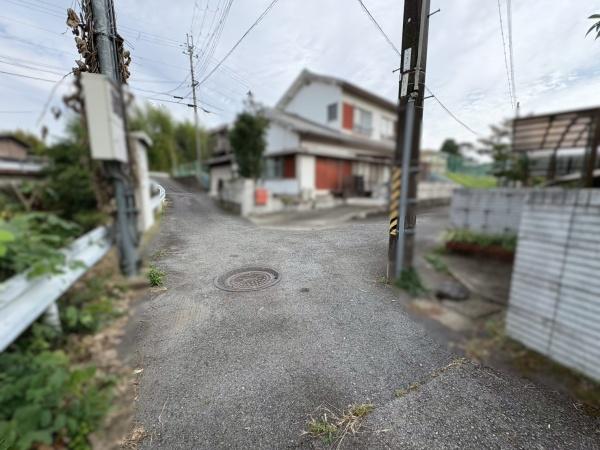 橋本市隅田町下兵庫の中古一戸建て(前面道路含む現地写真)