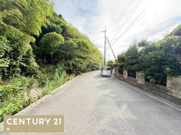 和歌山市日野の中古一戸建て(前面道路含む現地写真)