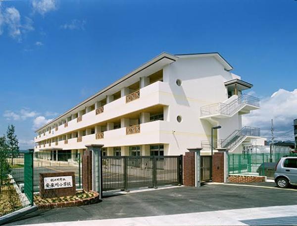 紀の川市桃山町市場の土地(紀の川市立安楽川小学校)
