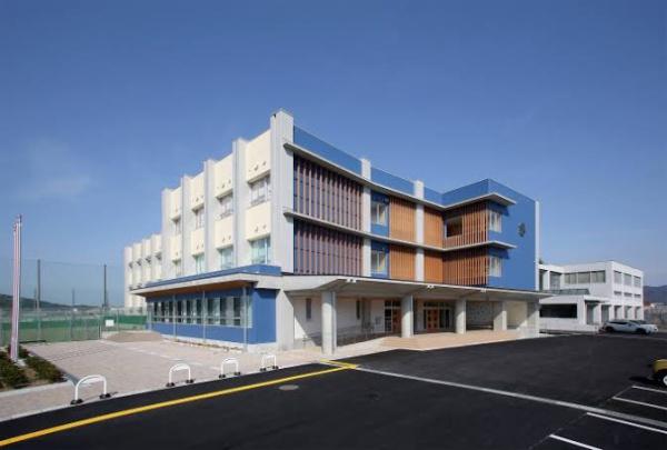 紀の川市桃山町市場の土地(紀の川市立荒川中学校)