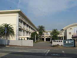 シャルマンフジ岩出五番館(岩出市立岩出第二中学校)