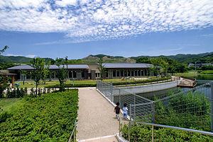 シャルマンフジ岩出五番館(岩出市立岩出図書館)
