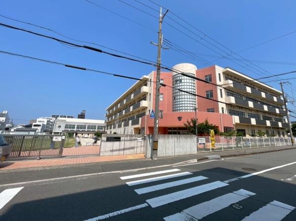 和歌山市東仲間町１丁目の中古一戸建て(和歌山市立伏虎義務教育学校)