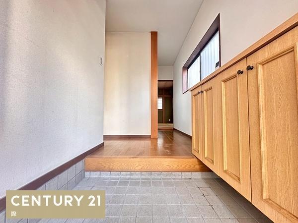 岩出市西国分の中古一戸建て(玄関)