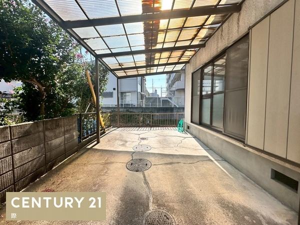 岩出市西国分の中古一戸建て(駐車場)