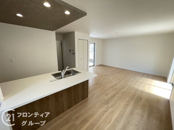 堺市西区上野芝向ヶ丘町4丁　新築一戸建て