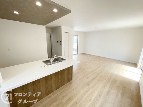 堺市西区上野芝向ヶ丘町4丁　新築一戸建て