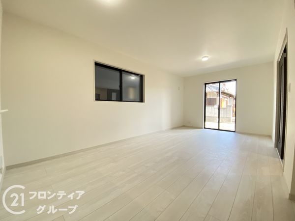 堺市北区金岡町　新築一戸建て　３期　３号棟