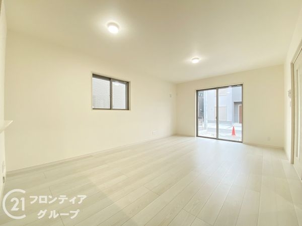 岸和田市三田町　新築一戸建て　８期　２号棟