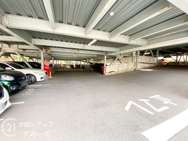 ヴユーイスト泉ヶ丘 中古マンション(駐車場)