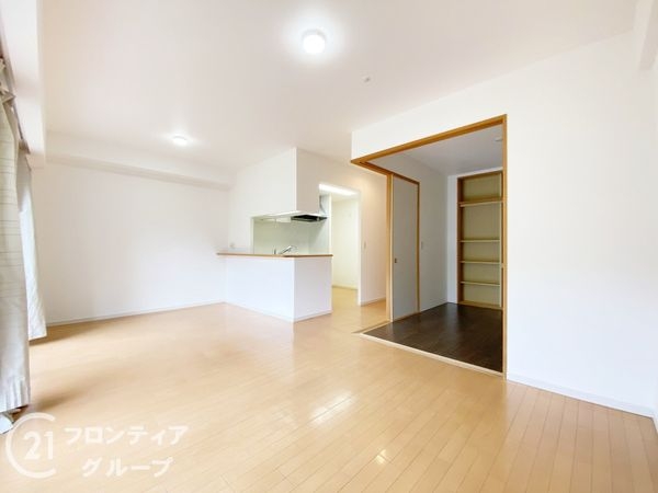 ヴユーイスト泉ヶ丘 中古マンション(リビング)