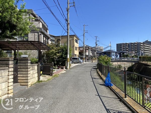 堺市北区東上野芝町2丁 新築戸建て(前面道路含む現地写真)