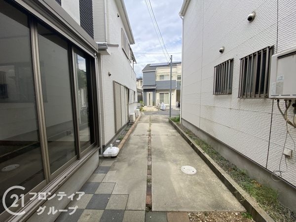 堺市中区毛穴町の中古一戸建て(前面道路含む現地写真)