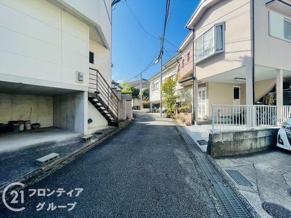 堺市中区楢葉の中古一戸建て(前面道路含む現地写真)