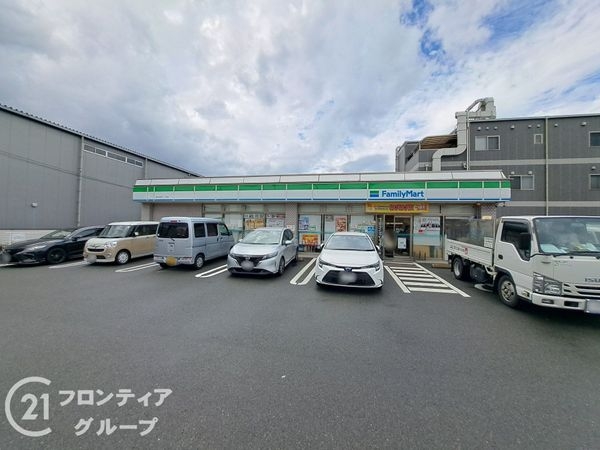 FrontierGardens　東大阪市高井田西２丁目　…(ファミリーマート高井田西三丁目店)