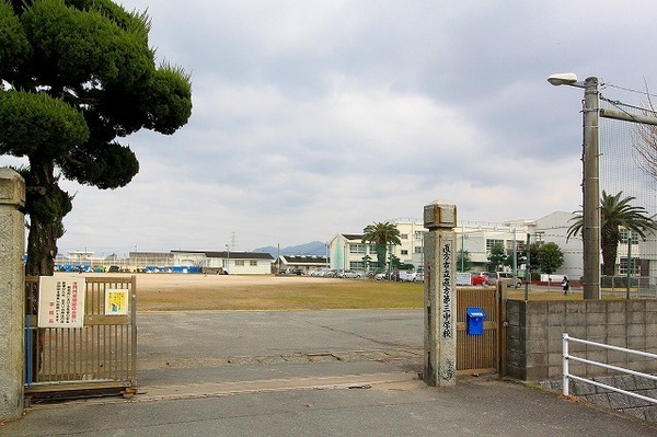 直方市新知町の土地(直方市立直方第三中学校)