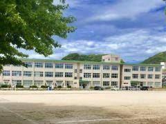 遠賀郡水巻町美吉野の新築一戸建(水巻町立頃末小学校)