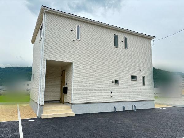 東近江市市子川原町第１－２号棟　新築分譲住宅