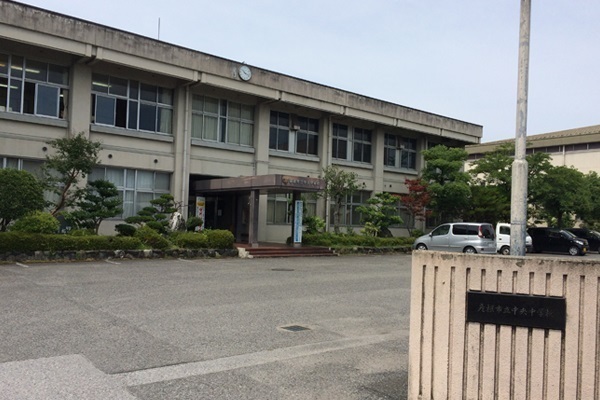彦根市長曽根南町の中古一戸建て(彦根市立中央中学校)