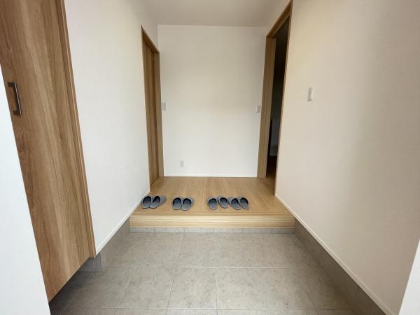 彦根市長曽根南町の中古一戸建て