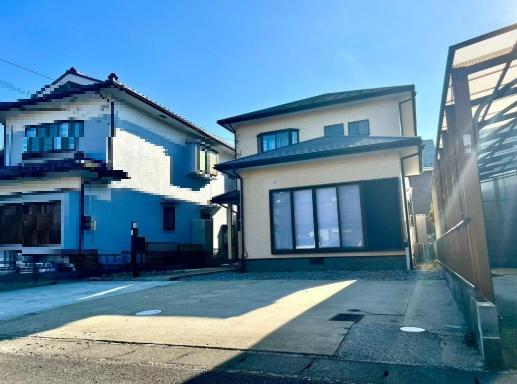近江八幡市鷹飼町北１丁目　中古戸建て住宅