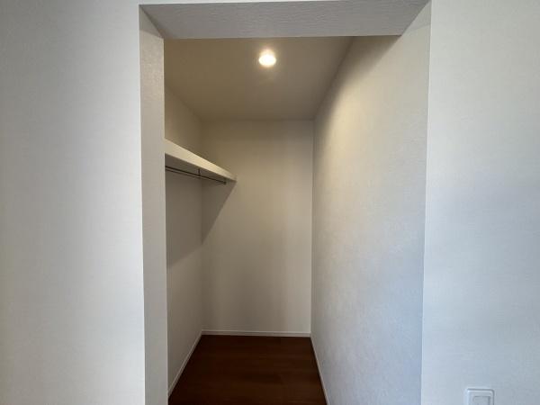 近江八幡市中村町1期2号棟 新築分譲住宅(収納)