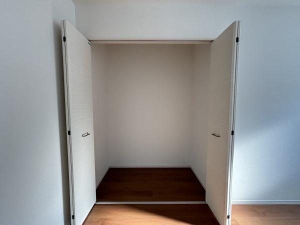 近江八幡市中村町1期2号棟 新築分譲住宅(収納)