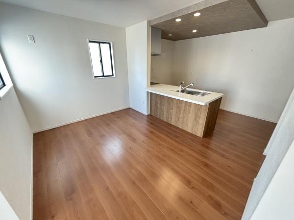 近江八幡市中村町1期2号棟 新築分譲住宅(リビング)