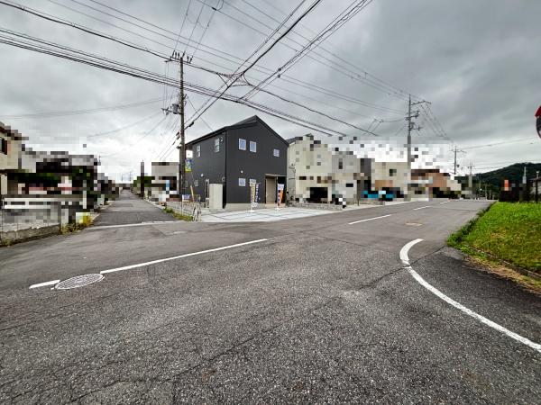 湖南市若竹町3期3号棟 新築分譲住宅(前面道路含む現地写真)