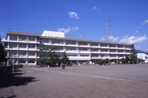 秦野市西田原の土地(秦野市立東小学校)