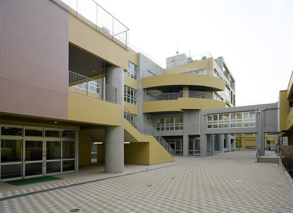 海老名市東柏ケ谷4丁目(海老名市立東柏ケ谷小学校)