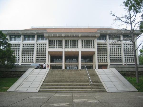 秦野市南矢名の土地(東海大学付属図書館中央図書館)