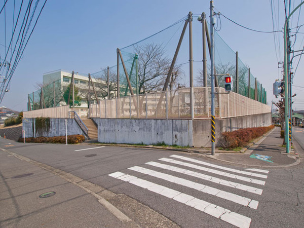 厚木市毛利台３丁目第２　１号棟(厚木市立毛利台小学校)