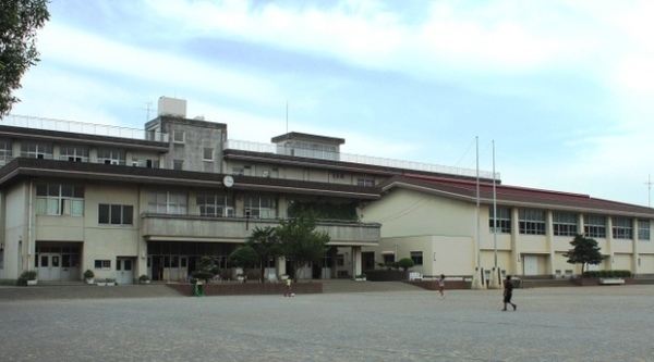 座間市ひばりが丘１丁目(座間市立旭小学校)