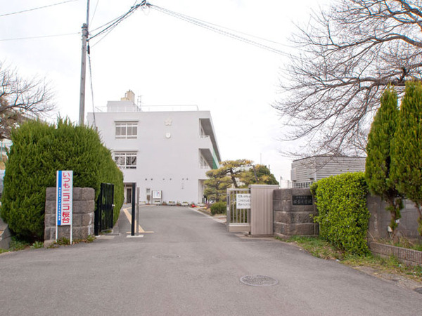 伊勢原市桜台４丁目(伊勢原市立桜台小学校)