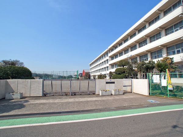 綾瀬市落合南３丁目　２号棟(綾瀬市立落合小学校)