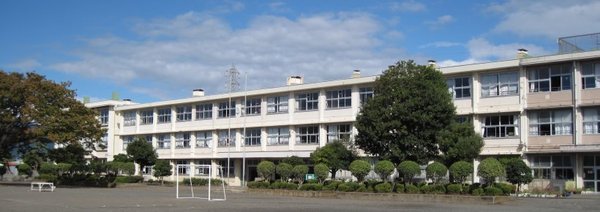 寒川町倉見　３号棟(寒川町立旭小学校)