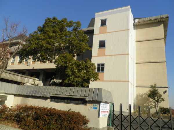 厚木市森の里２丁目の中古一戸建て(厚木市立森の里中学校)
