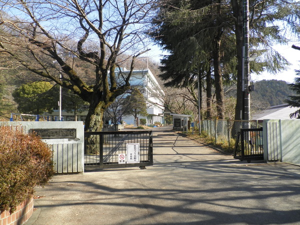 厚木市七沢の土地(厚木市立玉川小学校)