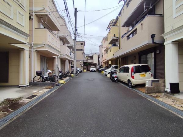 大阪市平野区瓜破東5丁目の中古一戸建て(前面道路含む現地写真)