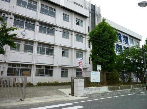 泉佐野市下瓦屋2丁目の中古一戸建て(泉佐野市立第三中学校)