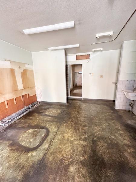 和泉市府中町2丁目　店舗付きテラスハウス