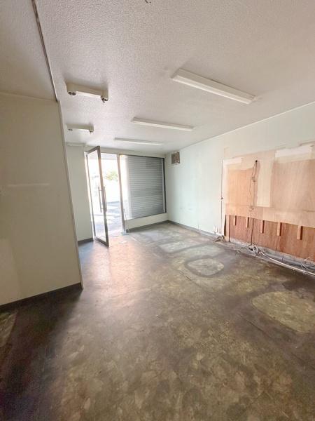 和泉市府中町2丁目　店舗付きテラスハウス