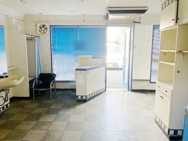 岸和田市加守町2丁目　店舗