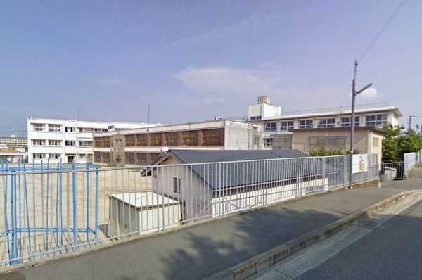 和泉市山荘町2丁目の中古一戸建て(和泉市立和泉中学校)